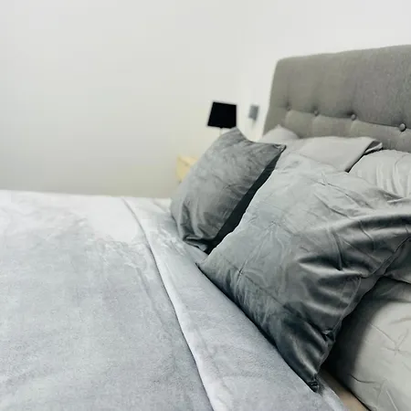 Riviera Centrum, Private Parking And Smart Check In Appartement