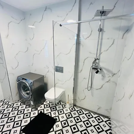 Riviera Centrum, Private Parking And Smart Check In Appartement