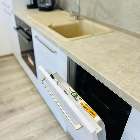 Riviera Centrum, Private Parking And Smart Check In Appartement *