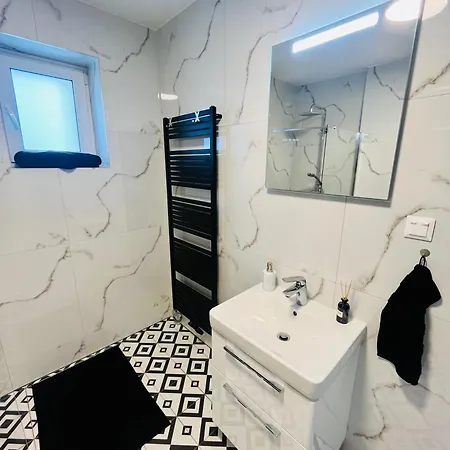 Riviera Centrum, Private Parking And Smart Check In Appartement
