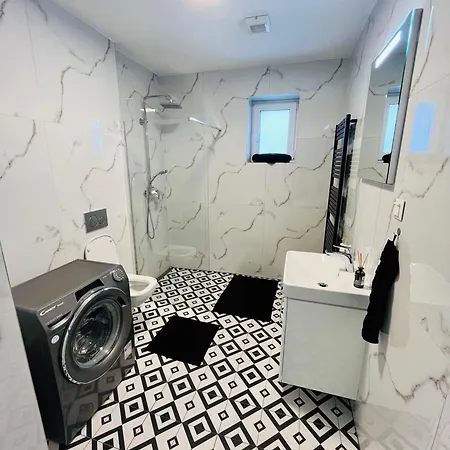 Riviera Centrum, Private Parking And Smart Check In Apartament *