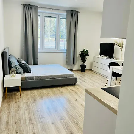 Riviera Centrum, Private Parking And Smart Check In Appartement Banská Bystrica